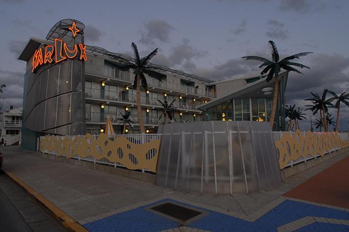 The Starlux Otel Wildwood Dış mekan fotoğraf