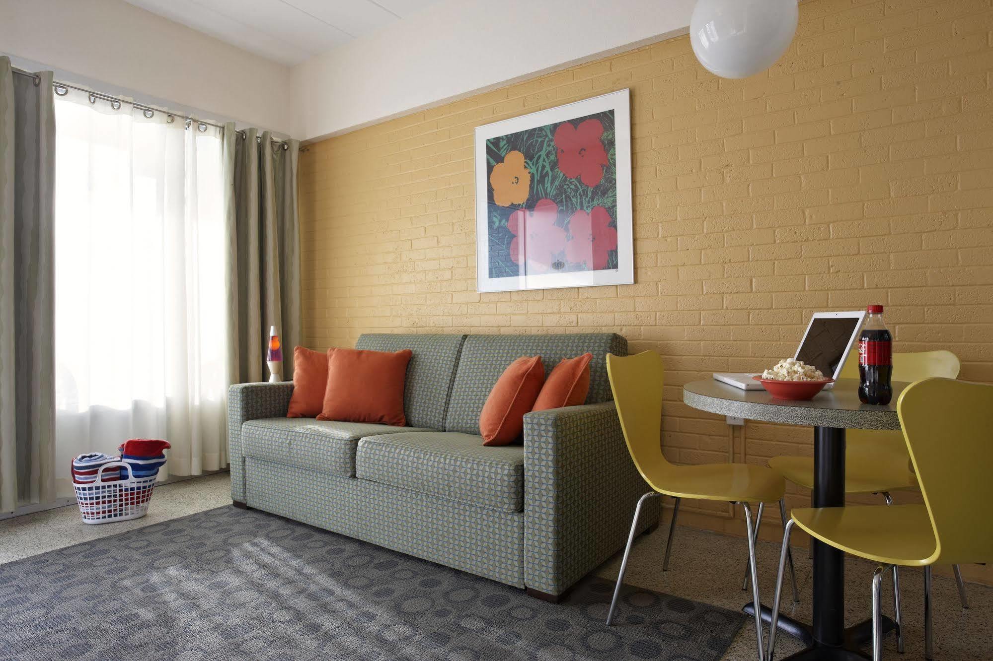The Starlux Otel Wildwood Dış mekan fotoğraf