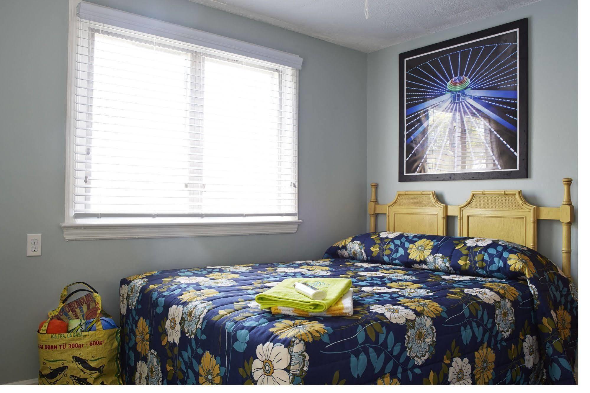 The Starlux Otel Wildwood Dış mekan fotoğraf