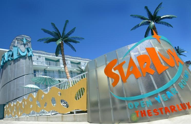 The Starlux Otel Wildwood Dış mekan fotoğraf